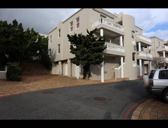 2 BEDROOM PROPERTY TO RENT IN VREDEHOEK